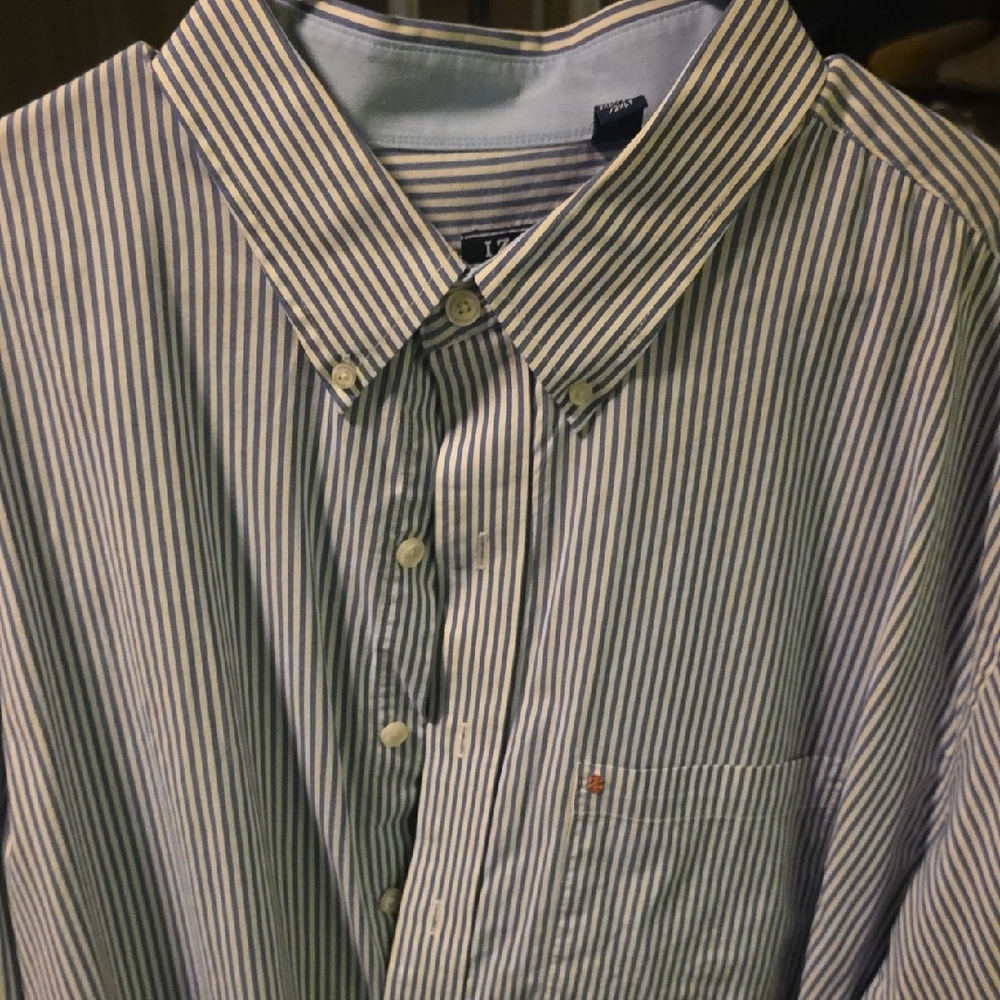 Izod Men's Blue and White Striped Button Down Shirt